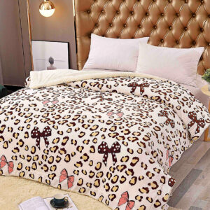 Patura Cocolino cu Blanita PJO04 200x230 cm este alegerea calduroasa pentru dormitorul dumneavoastră. Culorile rafinate reprezintă alegerea perfectă pentru dormitorul dumneavoastră.