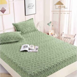 Husa de pat Cocolino Tricot J131 este alegerea eleganta pentru un somn calduros. Culorile rafinate reprezintă alegerea perfectă pentru dormitorul dumneavoastră.