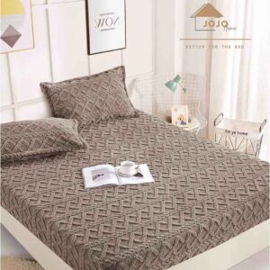 Husa pat Cocolino Tricot Premium J124 este alegerea eleganta pentru un somn calduros. Culorile rafinate reprezintă alegerea perfectă pentru dormitorul dumneavoastră.